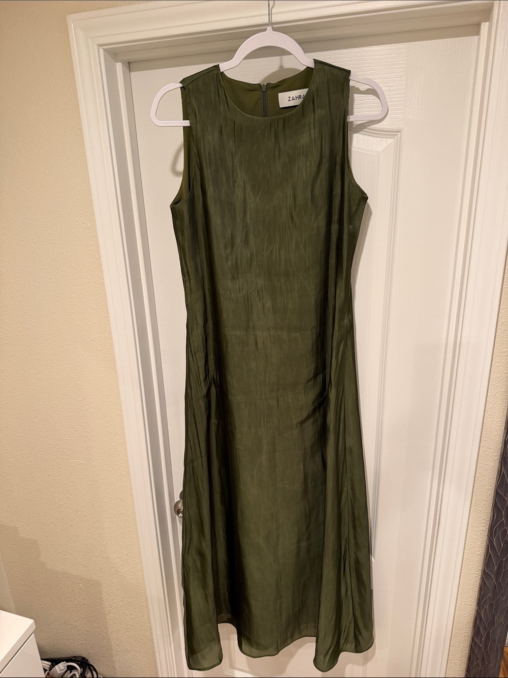 Zahraa dress olive size small - Picture 3 of 9